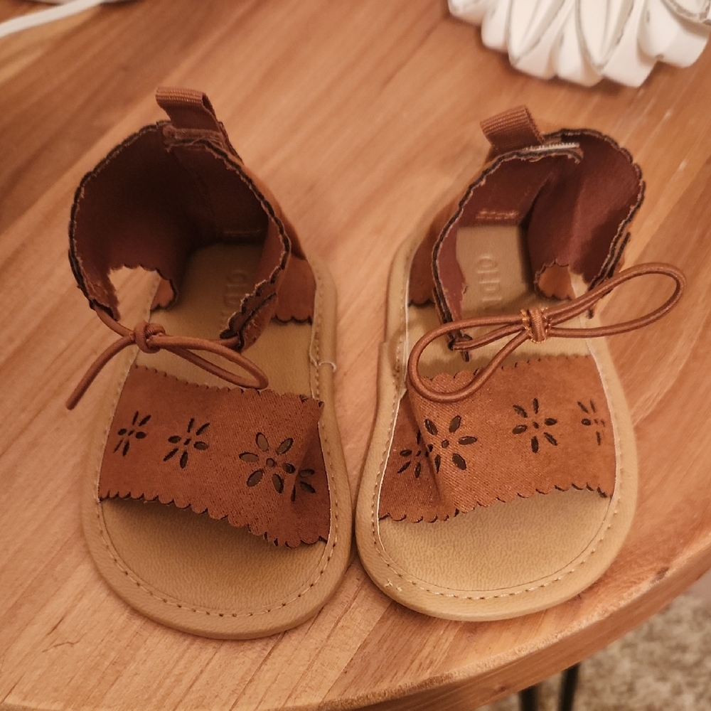 Old Navy Tan Kids Sandals with Floral Design